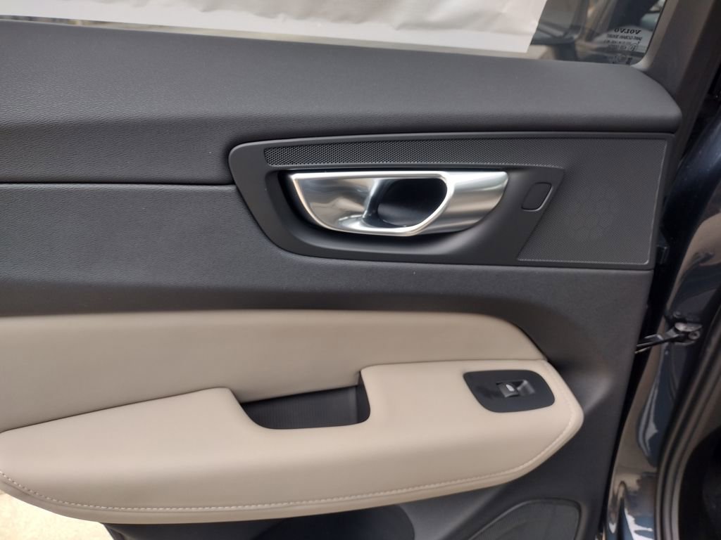 New 2026 Volvo XC60 B5 Plus w/ Protection Package Premier image 19