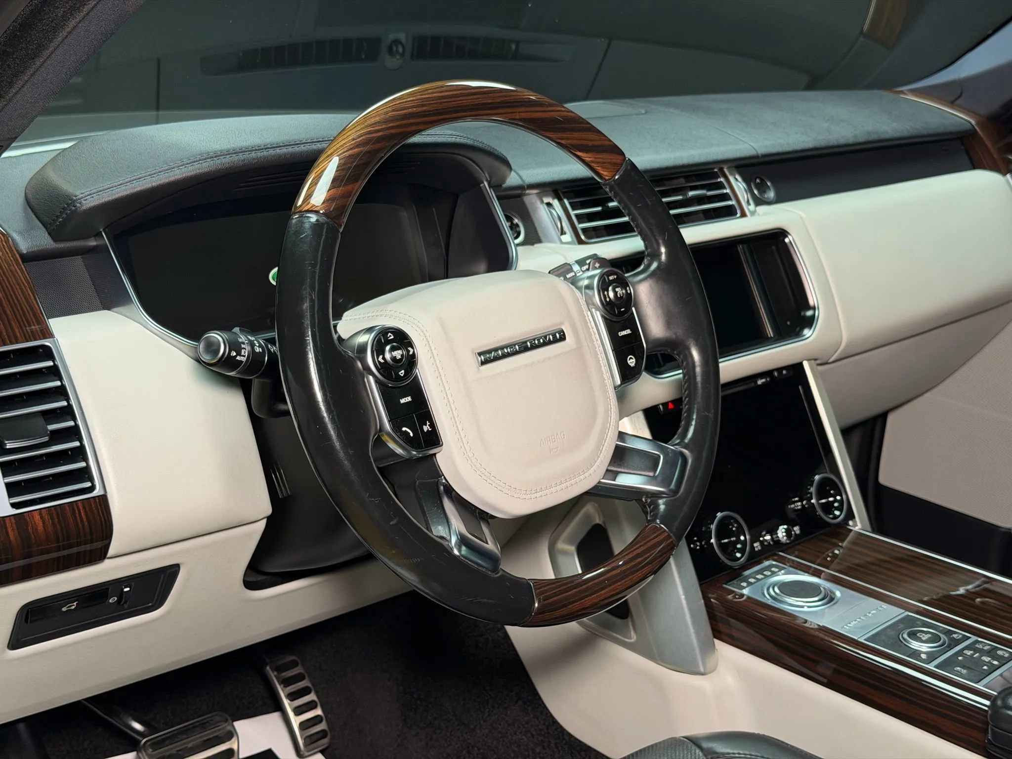 Used 2014 Land Rover Range Rover Supercharged image 54