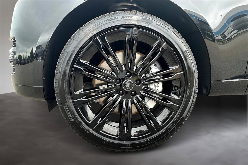 New 2025 Land Rover Range Rover SE image 12