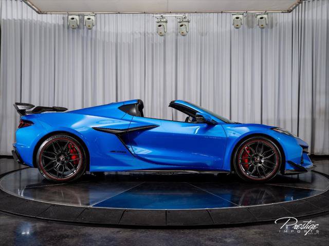 Used 2025 Chevrolet Corvette Z06 w/ Z07 Performance Package RWD image 27