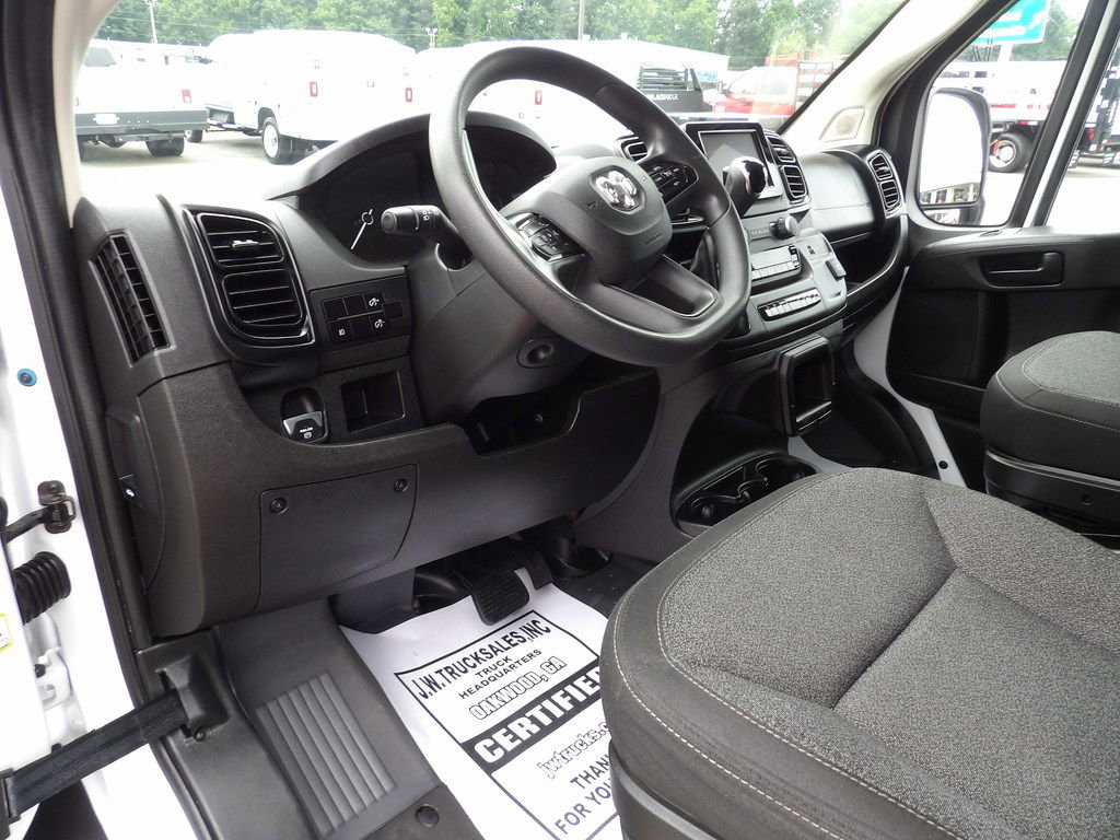 Used 2024 RAM ProMaster 2500 w/ Convenience Group FWD image 16