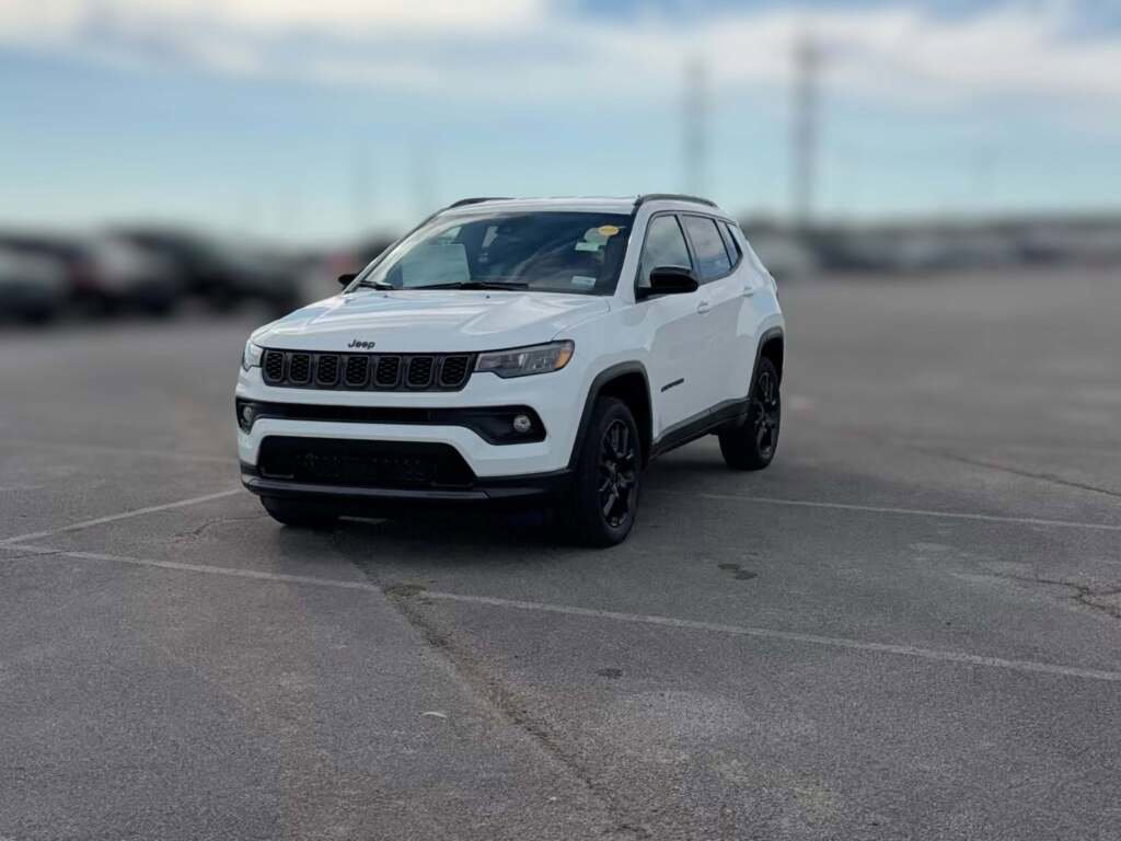 New 2026 Jeep Compass Latitude image 3