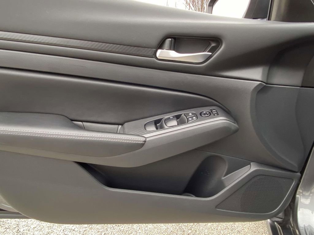 Used 2024 Nissan Altima 2.5 SV image 13