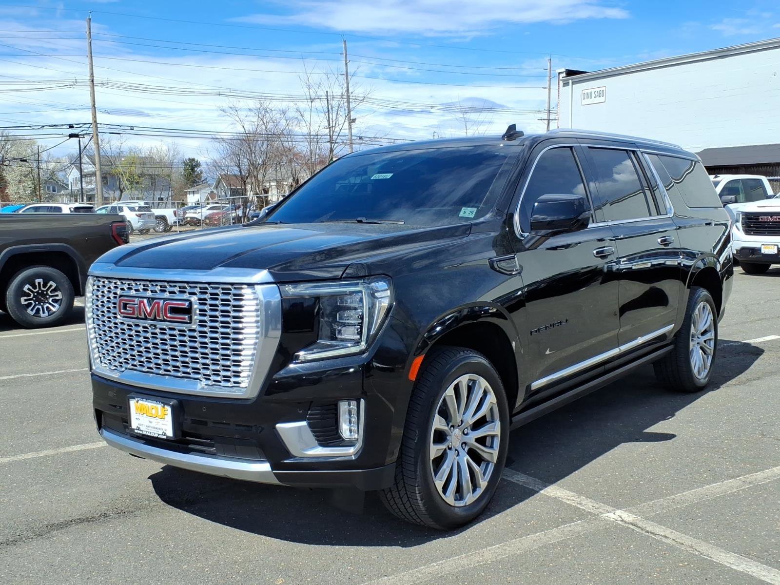 Used 2024 GMC Yukon XL Denali w/ Advanced Technology Package image 3
