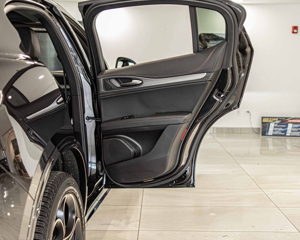 New 2025 Alfa Romeo Stelvio Sprint image 41