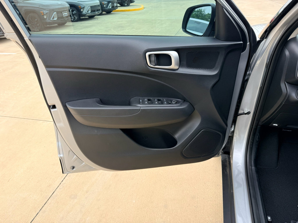 Used 2026 Hyundai Venue SE FWD image 8