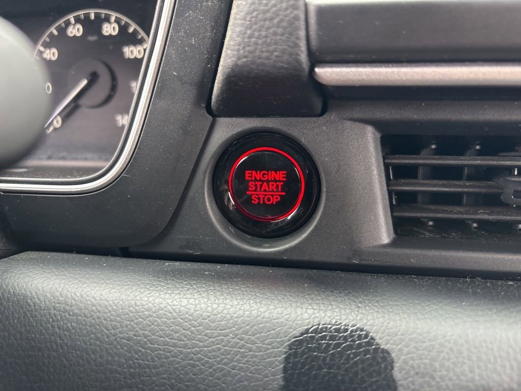 Used 2025 Honda Pilot Sport image 24