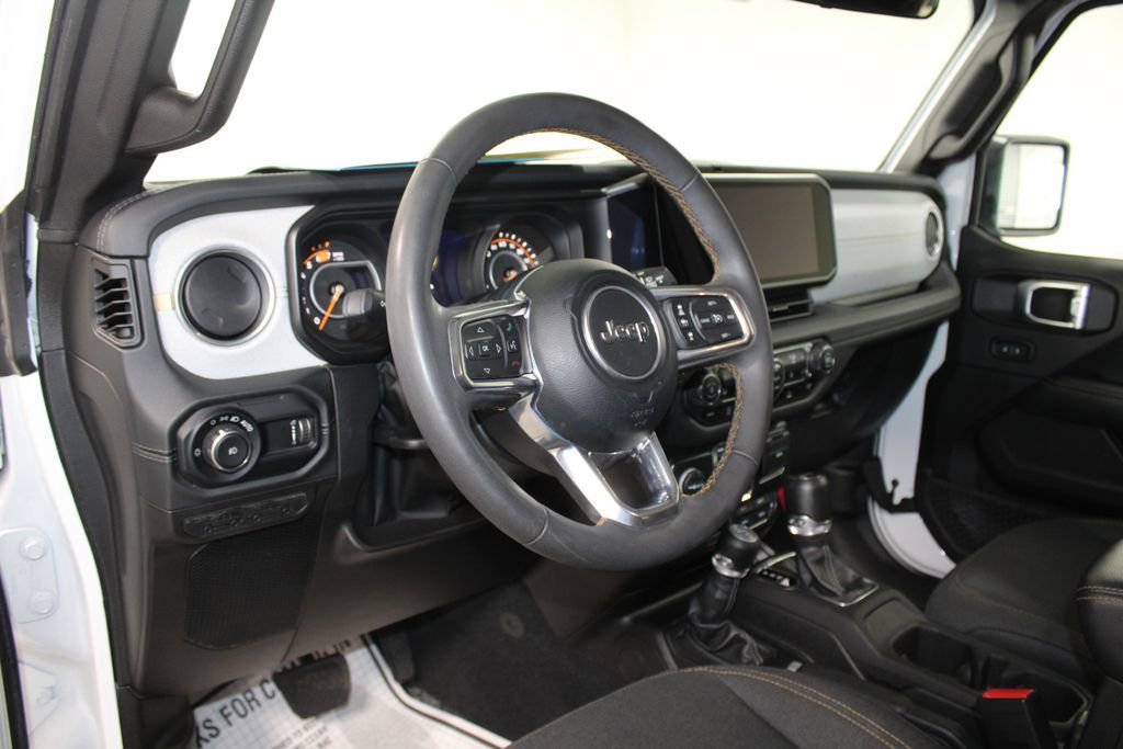 Used 2024 Jeep Wrangler Sahara image 24