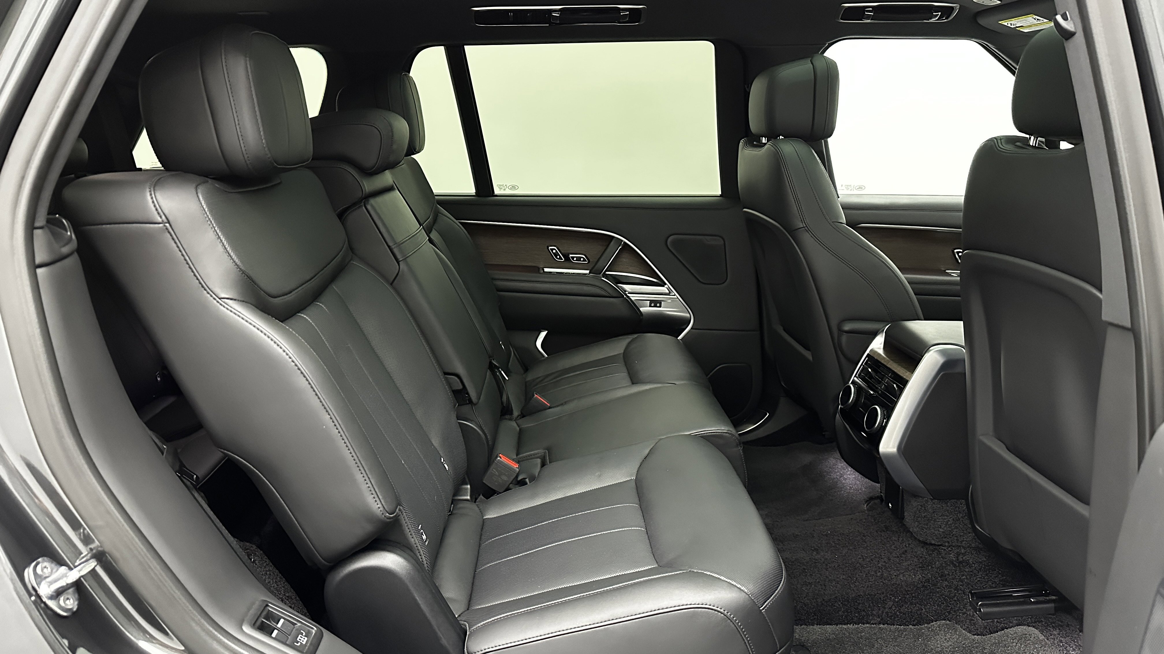 Used 2025 Land Rover Range Rover Long Wheelbase SE image 46