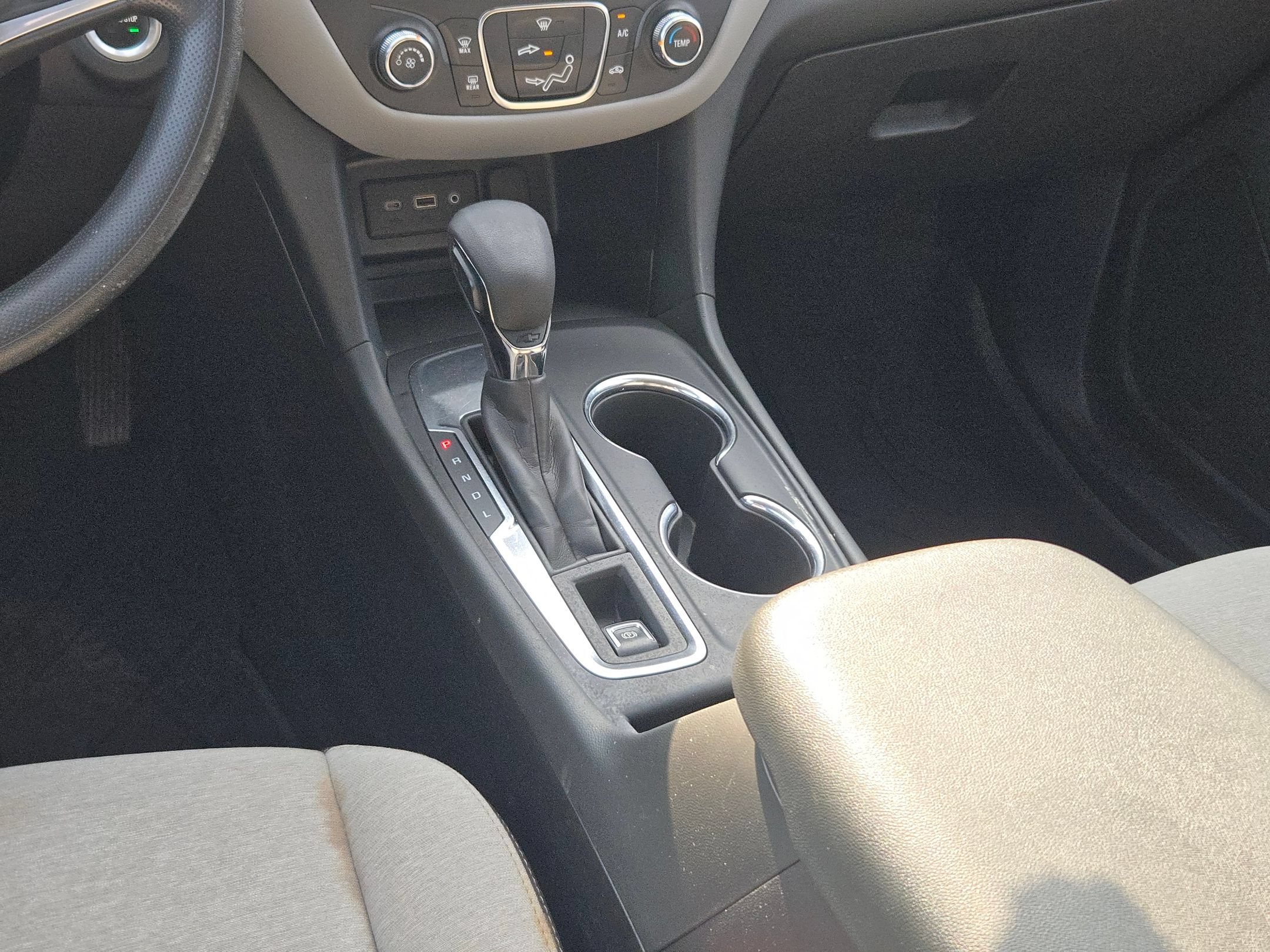 Used 2023 Chevrolet Equinox LS w/ LS Convenience Package FWD image 18