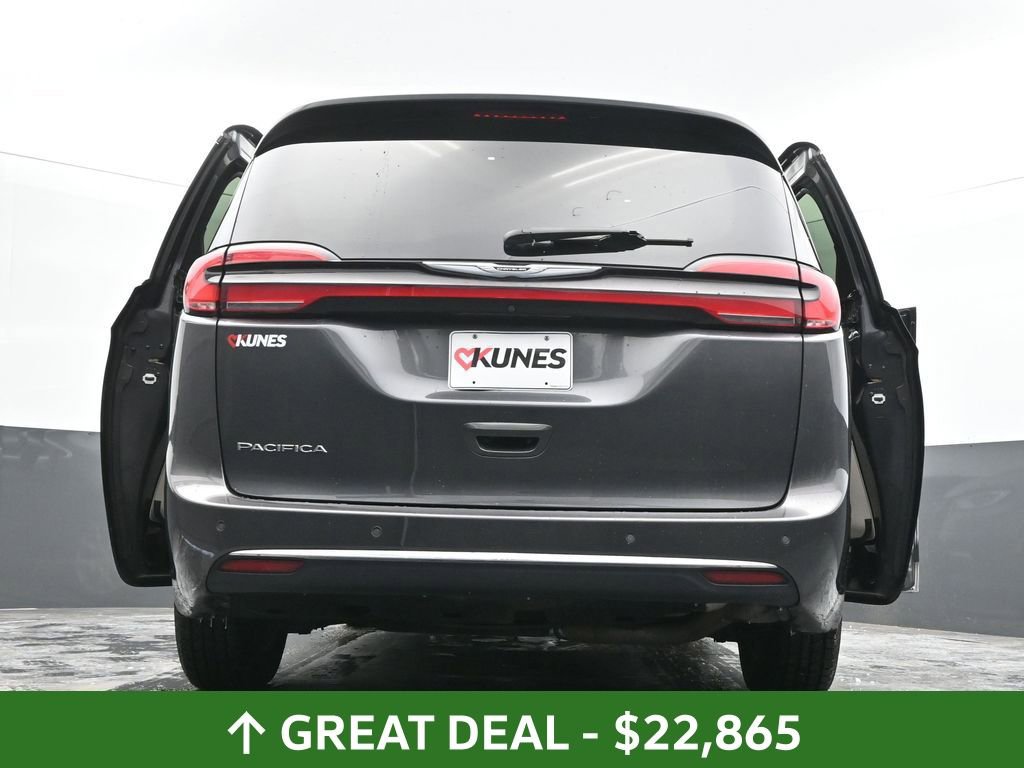 Used 2023 Chrysler Pacifica Touring-L image 97