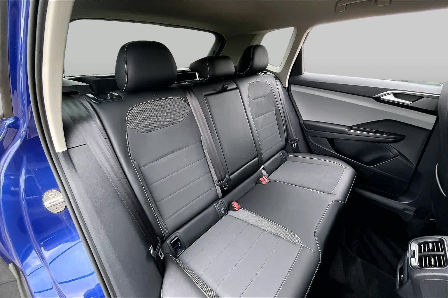 Used 2022 Volkswagen Taos SE FWD image 18