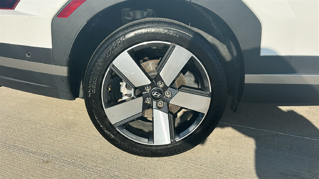 Certified 2025 Hyundai Santa Fe Limited FWD image 16