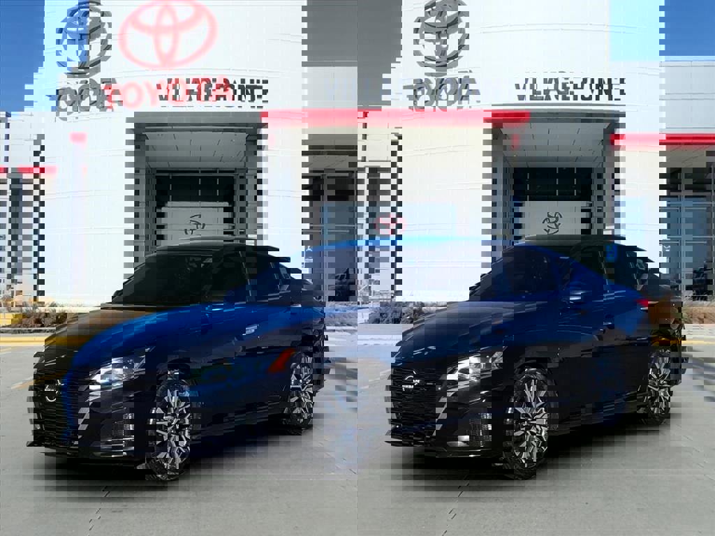 Used 2024 Nissan Altima 2.5 SV