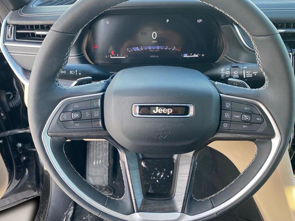 Used 2024 Jeep Grand Cherokee Limited w/ Black Appearance Package image 6