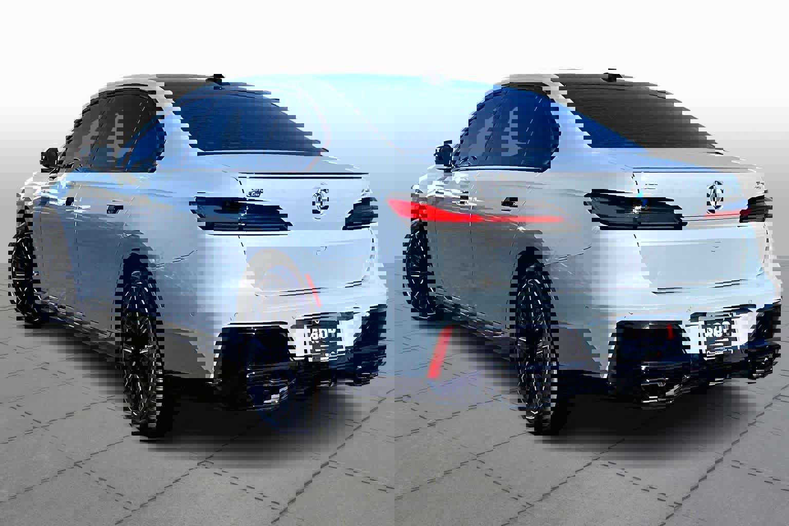 Used 2023 BMW 760i xDrive w/ Executive Package image 12