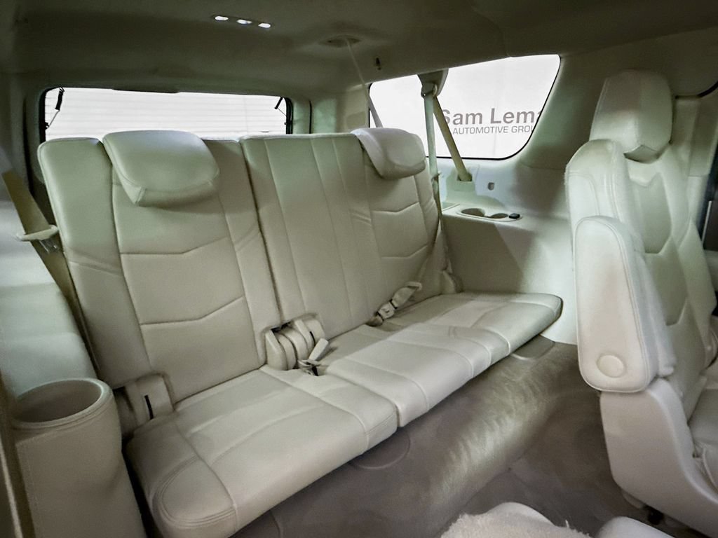 Used 2017 Cadillac Escalade ESV Luxury AWD/4WD image 30
