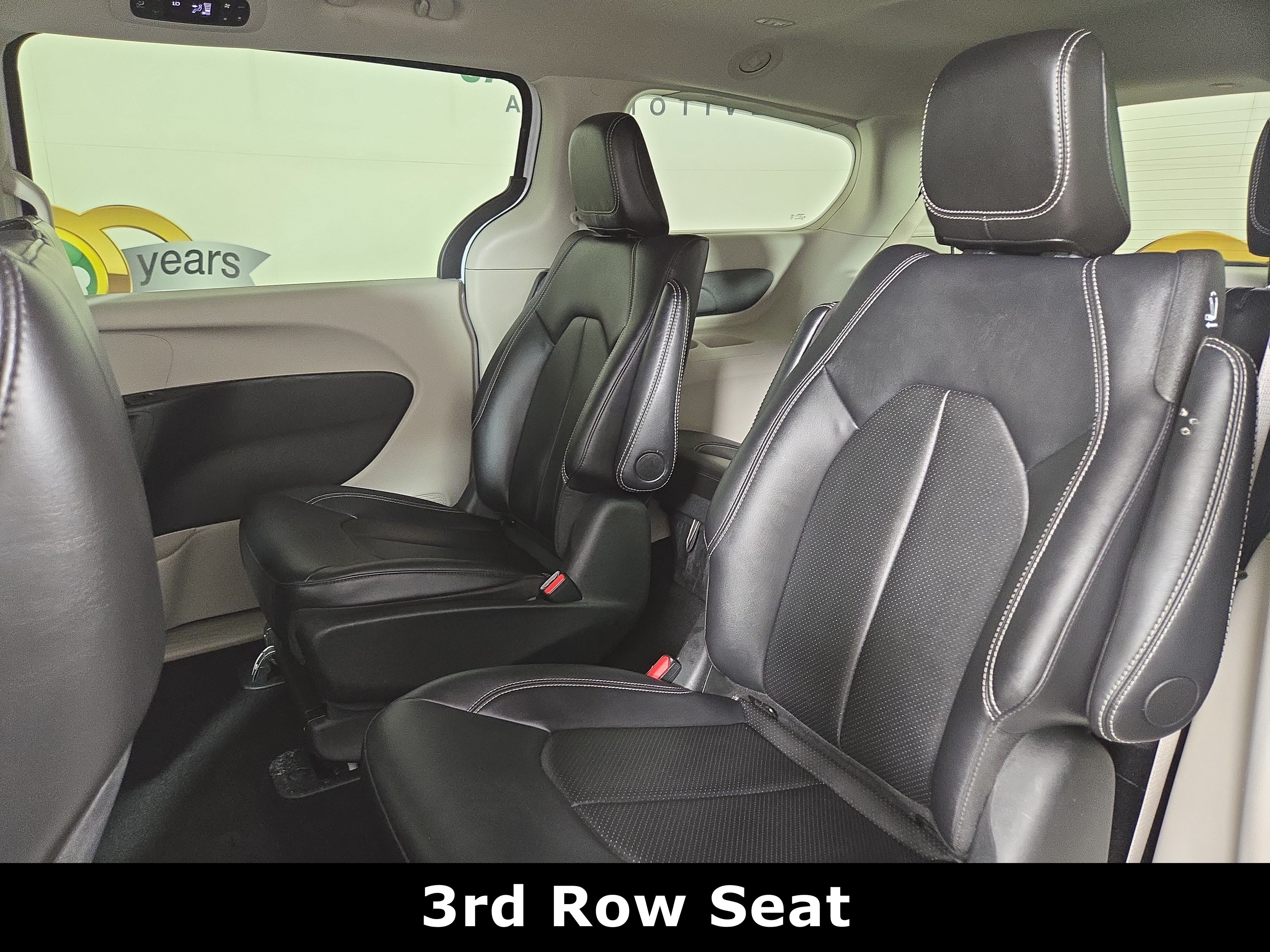 Used 2024 Chrysler Pacifica Limited FWD image 12
