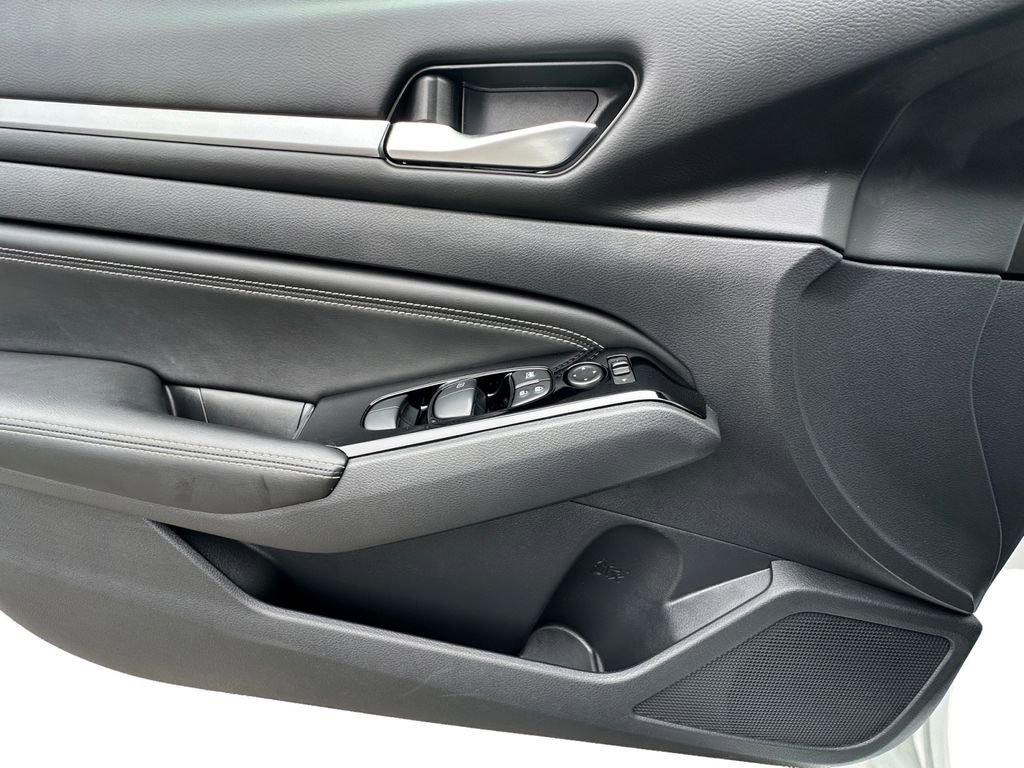 Used 2023 Nissan Altima 2.5 SL image 11