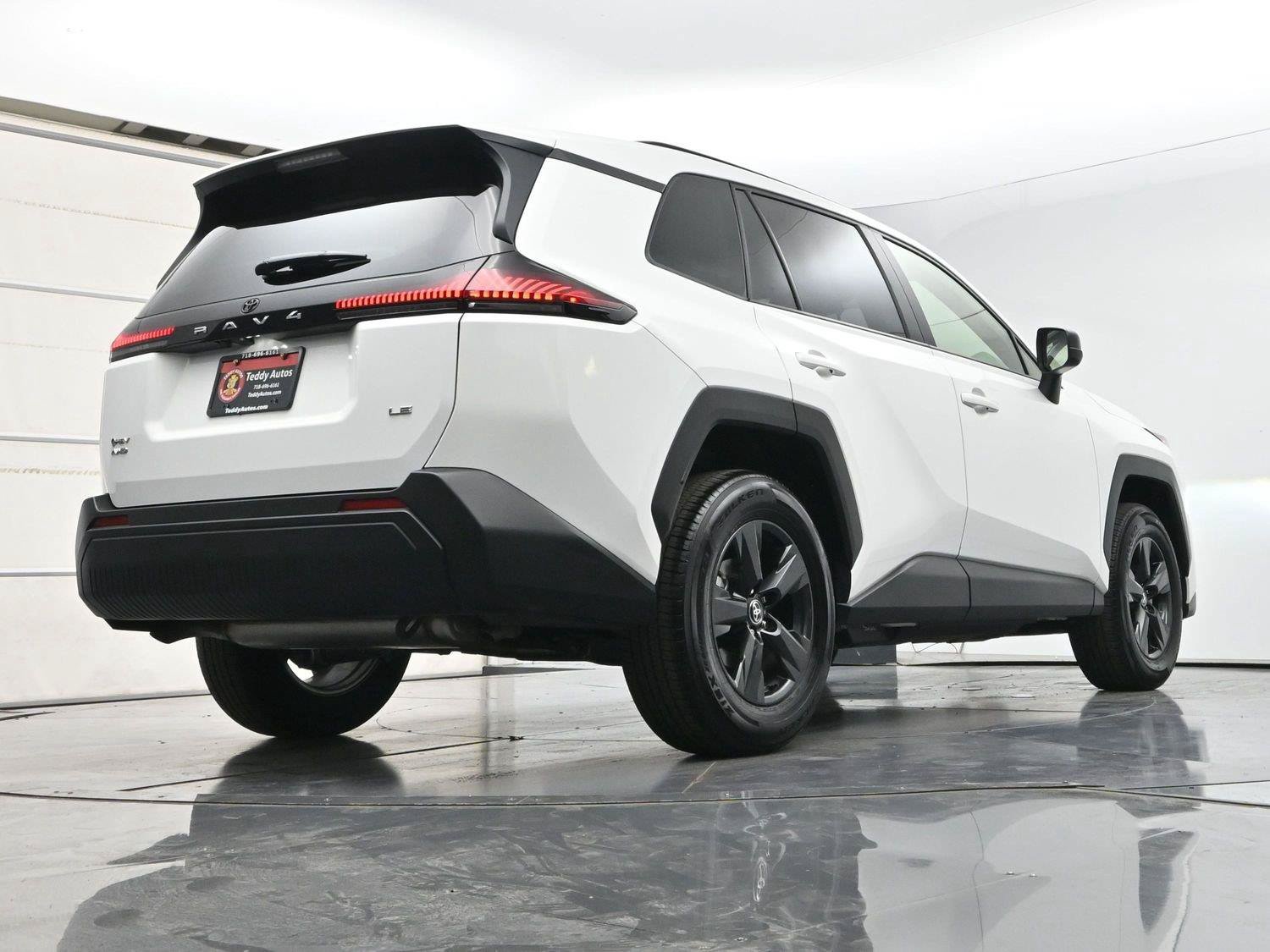 Used 2026 Toyota RAV4 LE AWD/4WD image 33