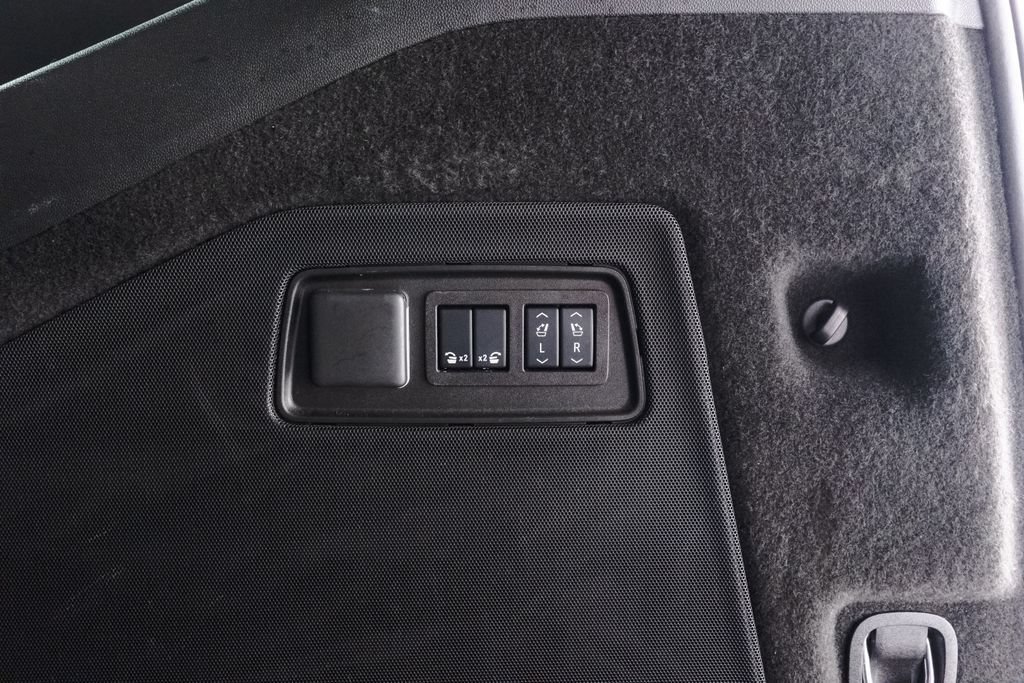 Used 2025 Cadillac Escalade ESV Sport Platinum AWD/4WD image 48