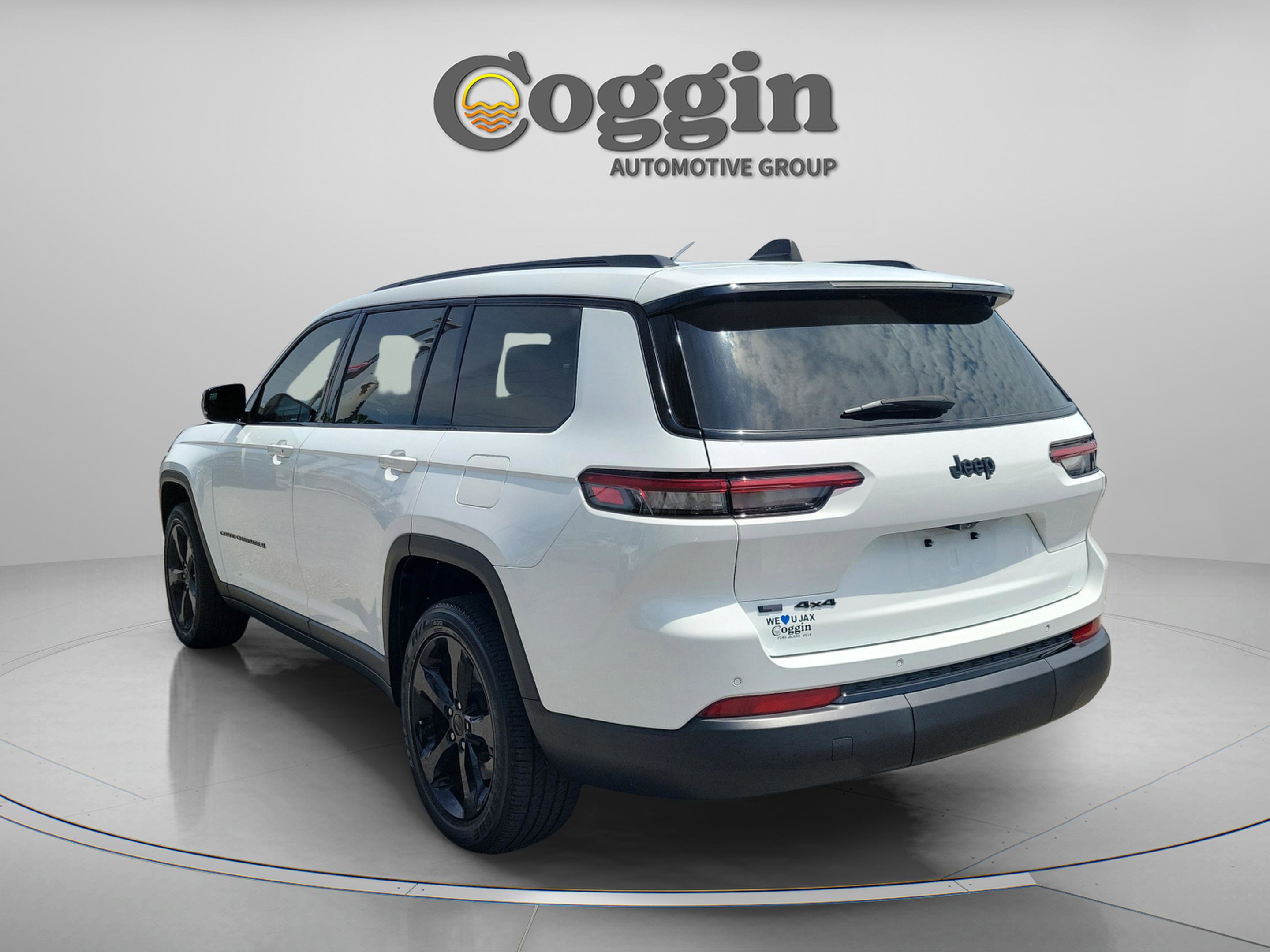 Used 2023 Jeep Grand Cherokee L Laredo AWD/4WD image 2