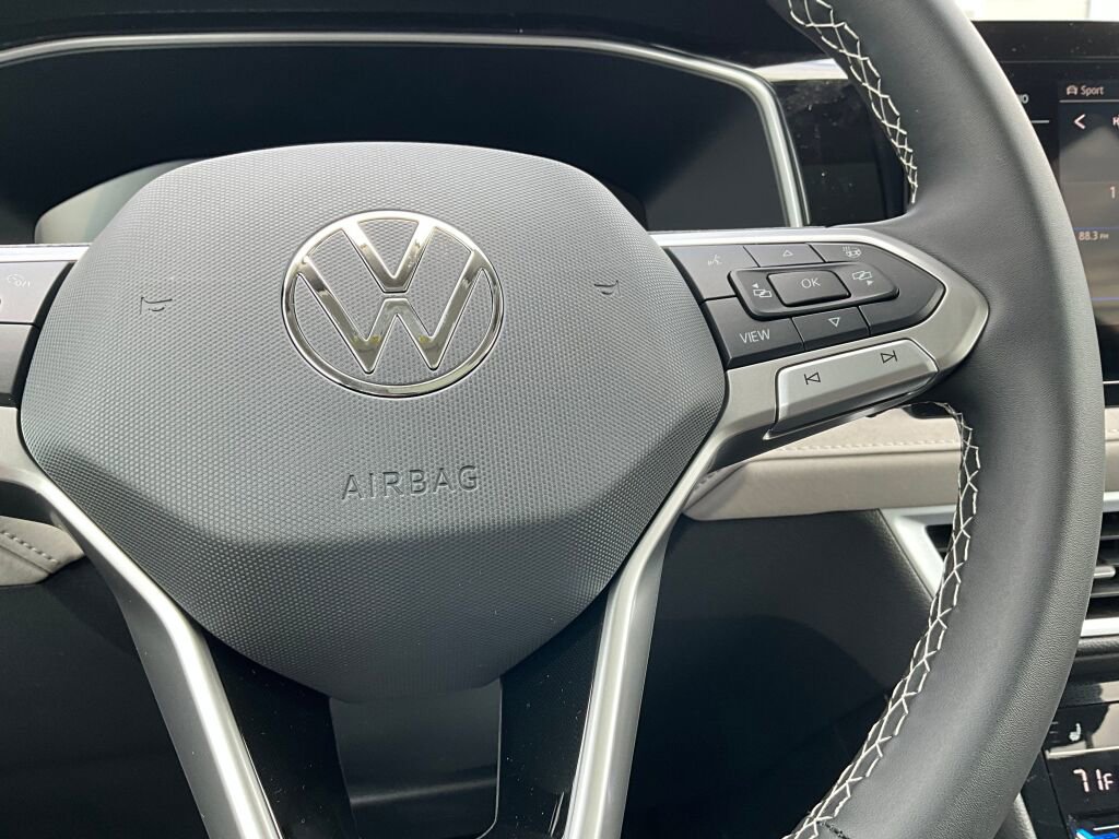 New 2025 Volkswagen Taos SE image 21