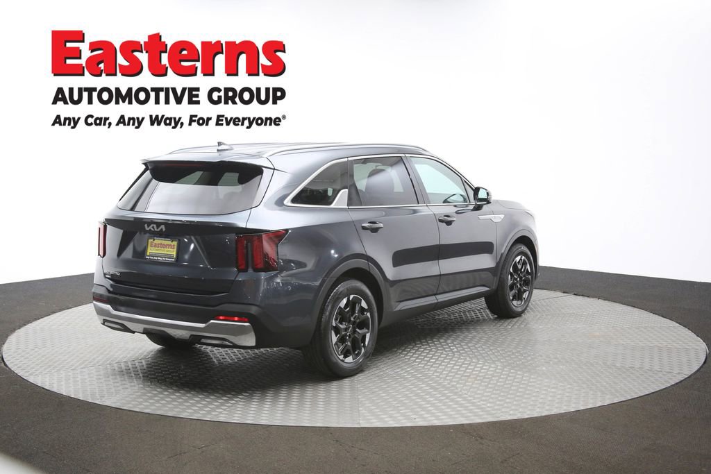 Used 2024 Kia Sorento S image 42