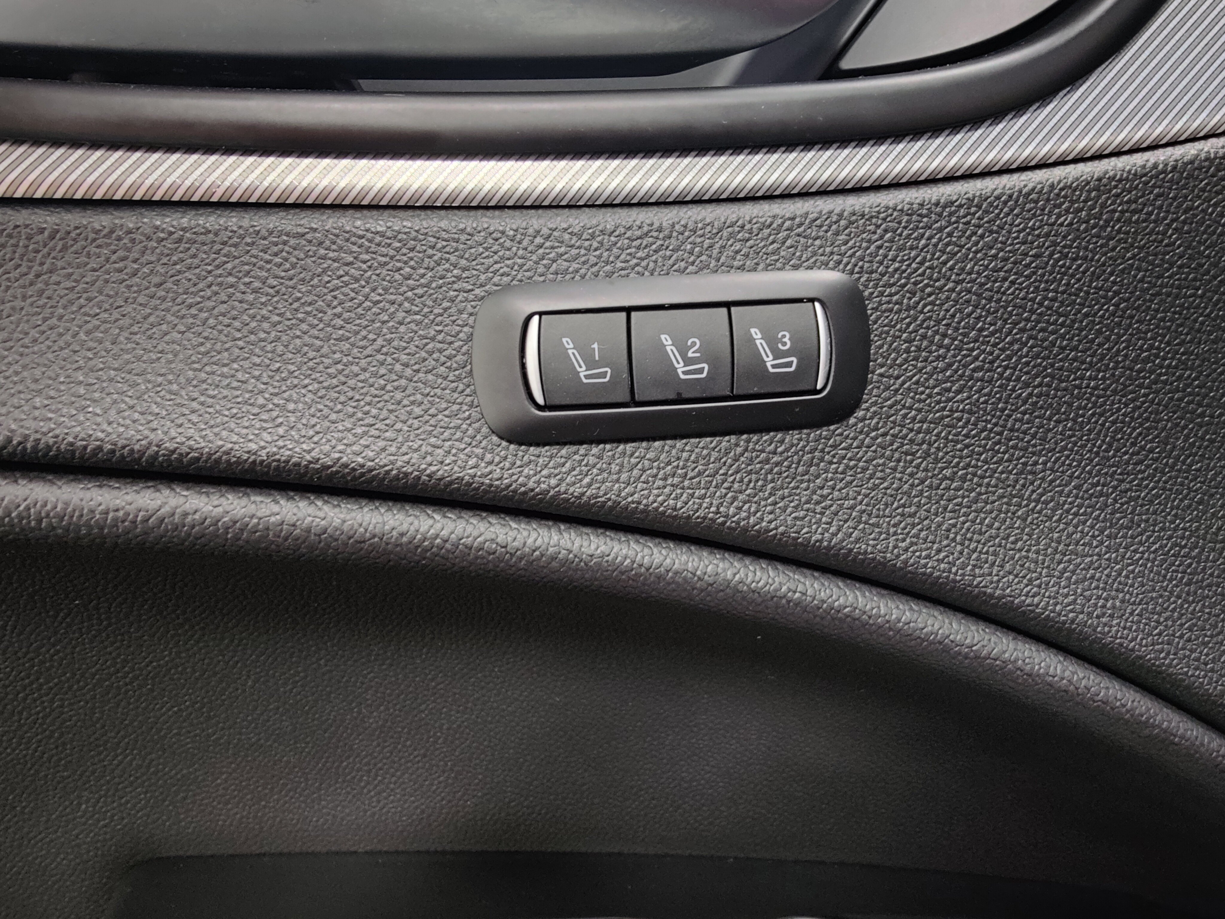 Certified 2023 Alfa Romeo Stelvio Veloce AWD/4WD image 17