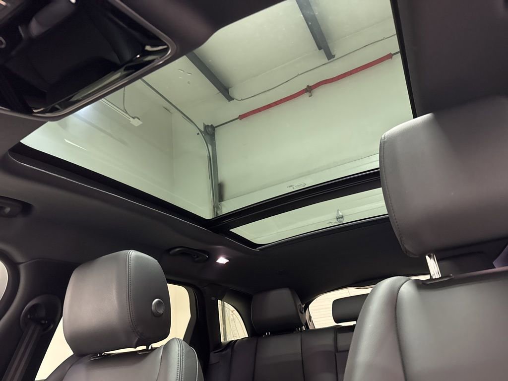 Used 2026 Land Rover Range Rover Velar S image 11