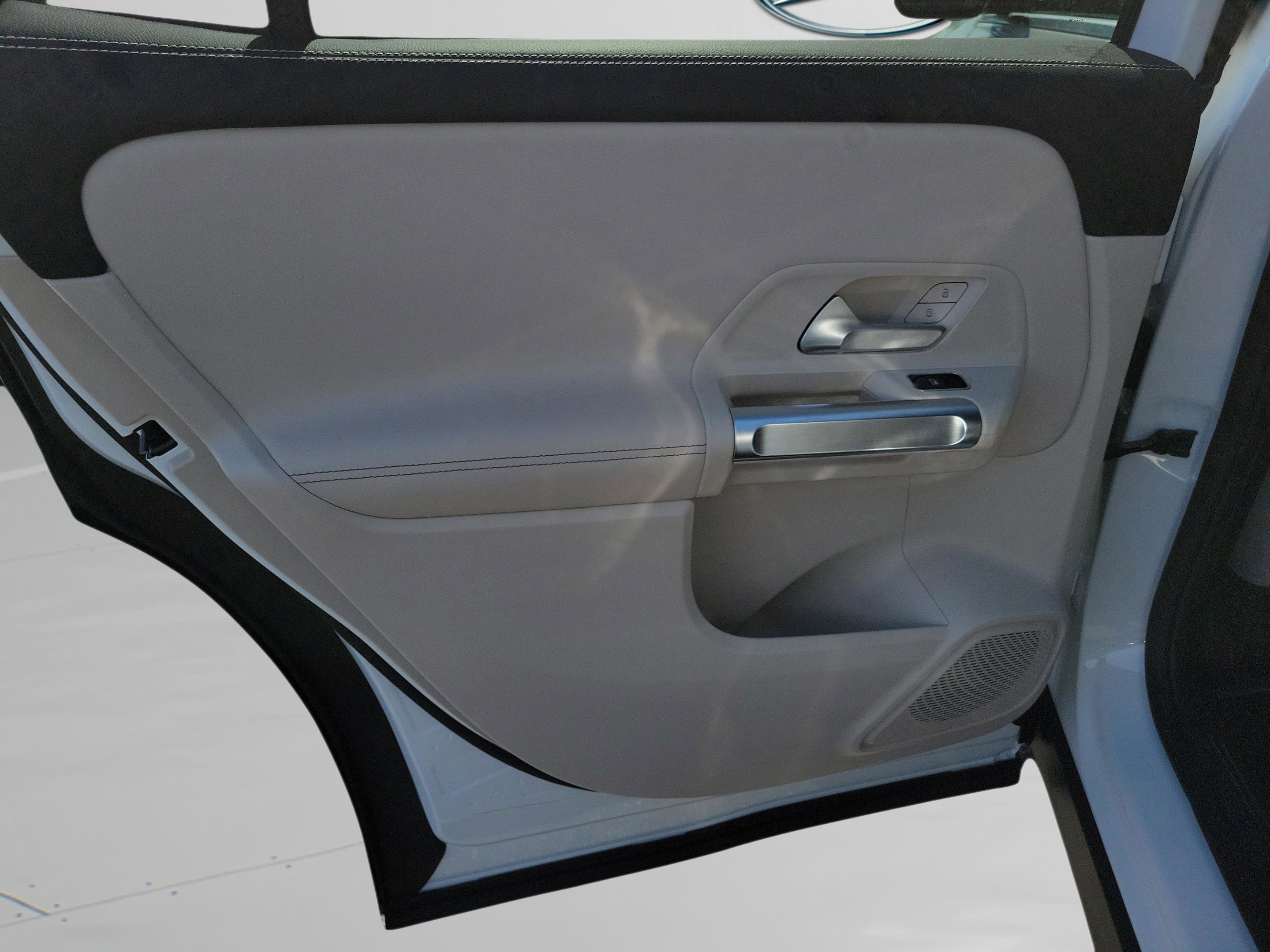 Certified 2025 Mercedes-Benz GLB 250 image 28