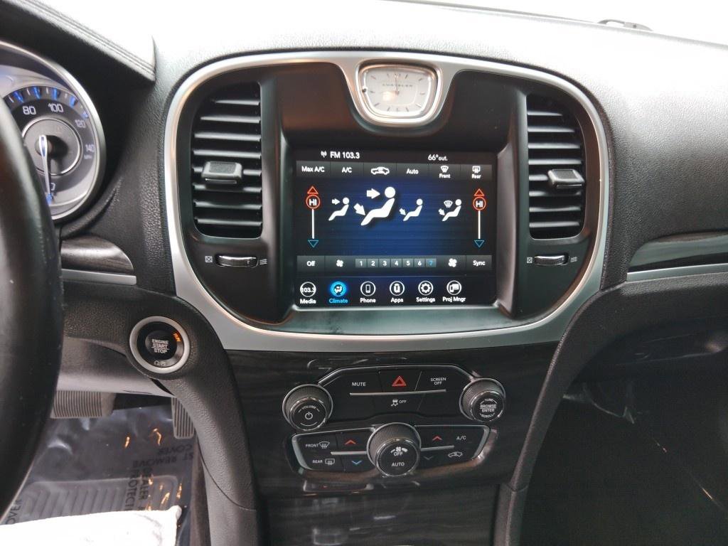 Used 2018 Chrysler 300 Touring w/ Driver Convenience Group image 19