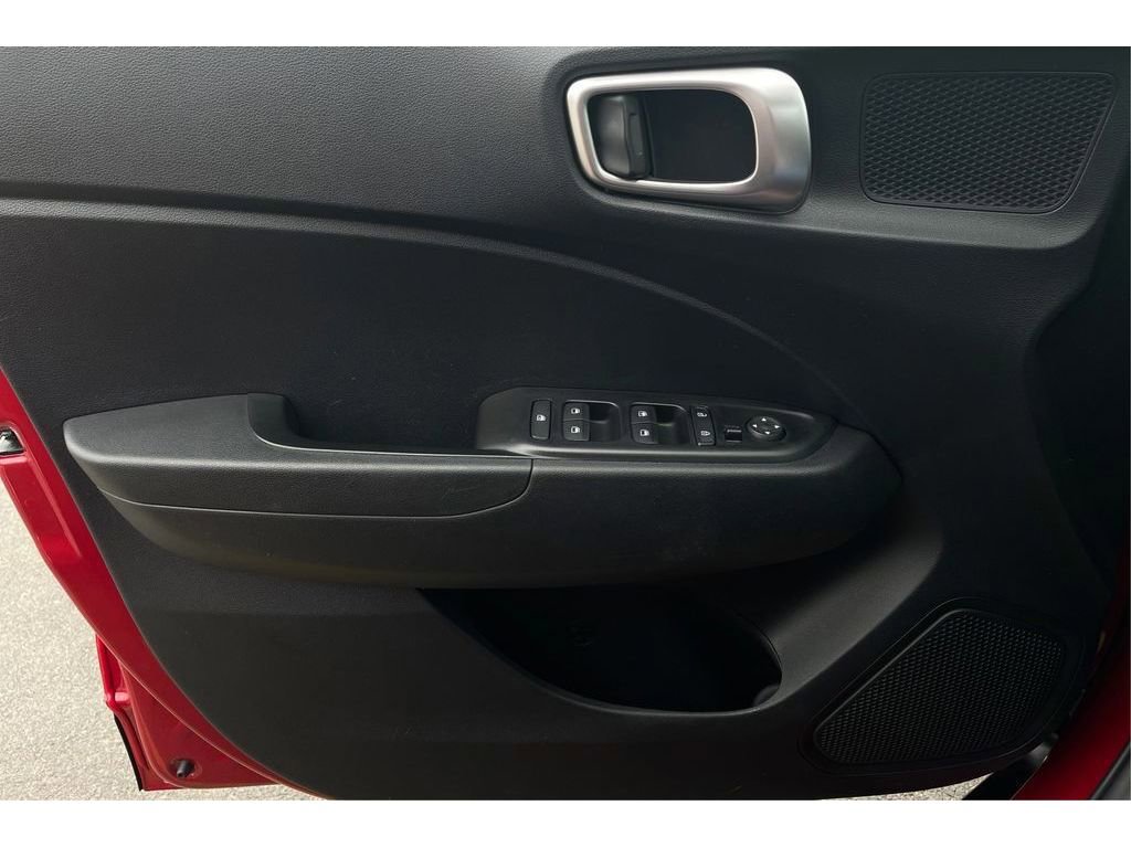 Used 2023 Hyundai Venue SE image 16