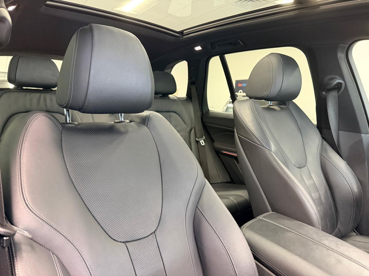 Used 2019 BMW X5 xDrive40i w/ M Sport Package AWD/4WD image 30