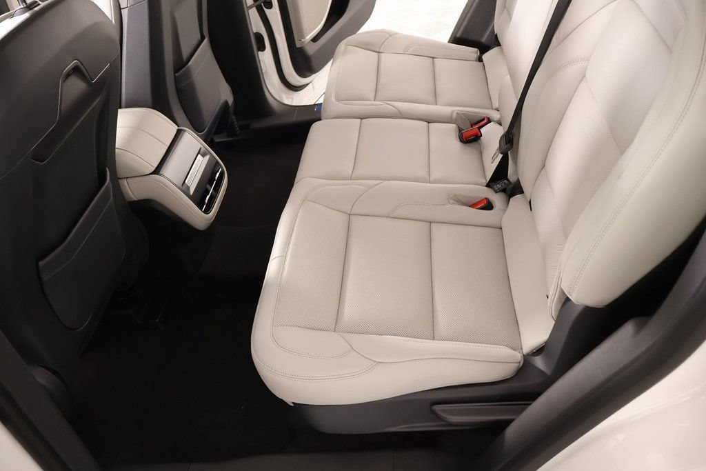New 2026 Lincoln Nautilus Premier w/ Jet Appearance Package AWD/4WD image 12