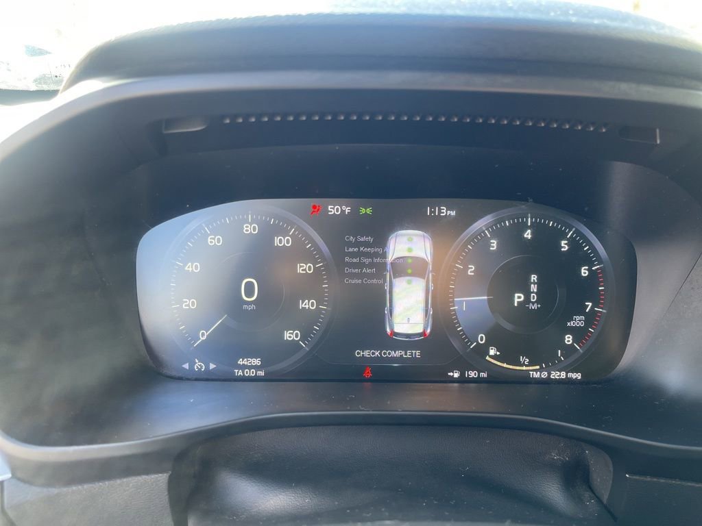 Used 2020 Volvo XC40 T5 Momentum image 26