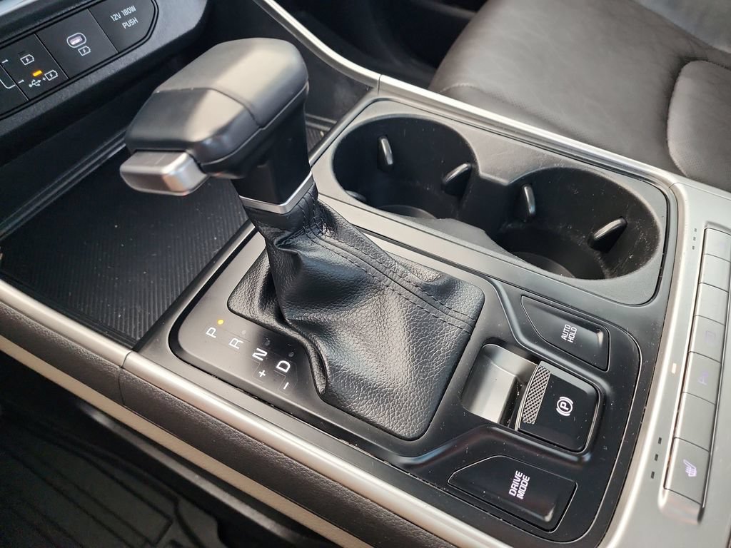 Used 2025 Kia Carnival FWD image 27