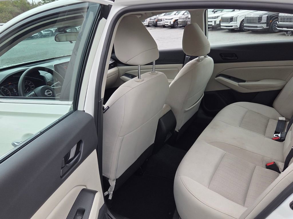 Used 2025 Nissan Altima 2.5 SV image 7