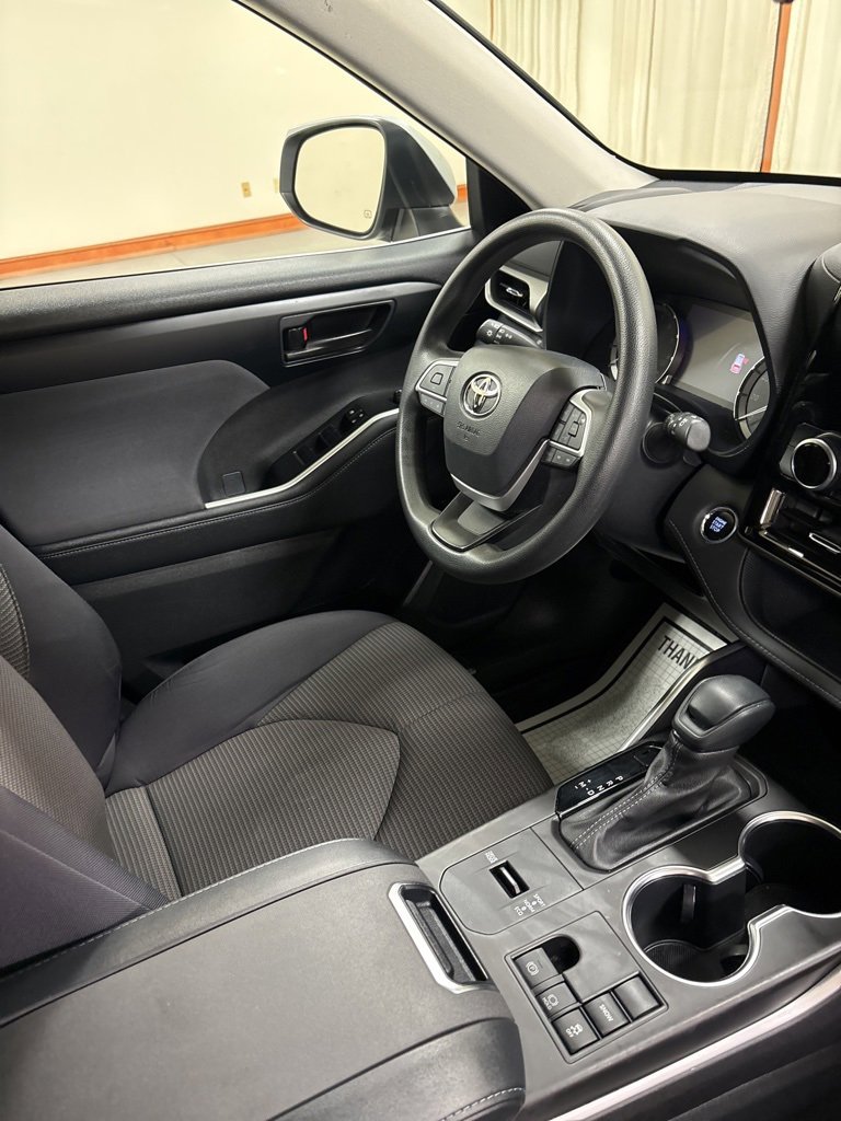 Used 2023 Toyota Highlander L image 33