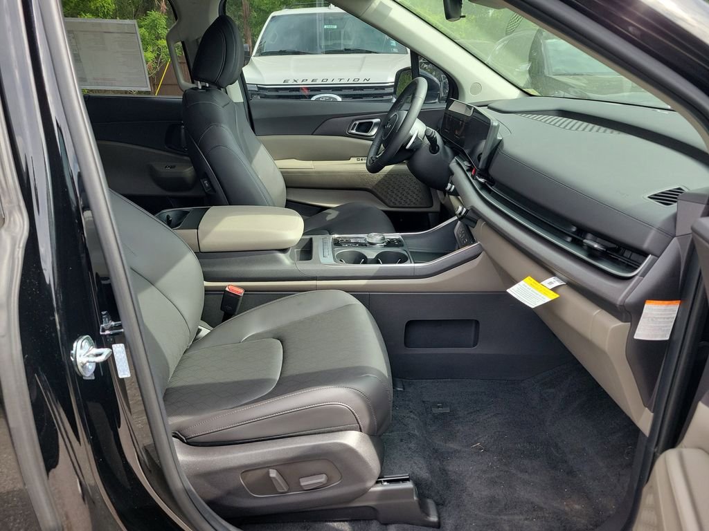 New 2026 Kia Carnival EX FWD image 7