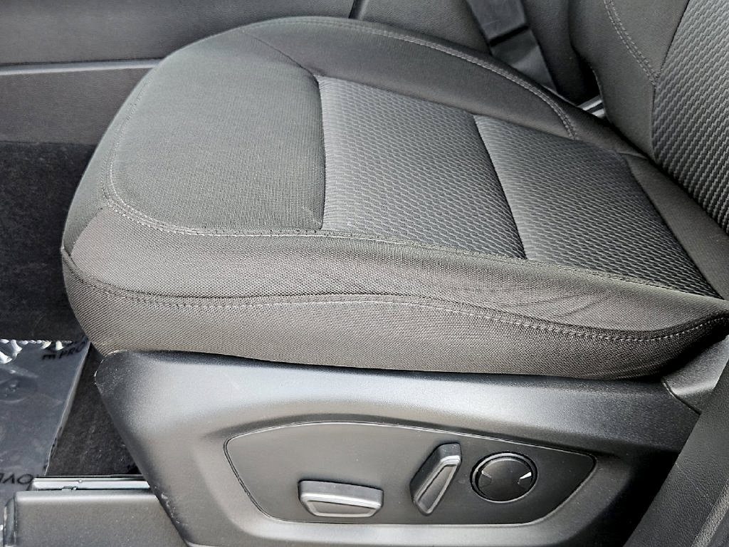 Used 2024 Ford Explorer XLT AWD/4WD image 25