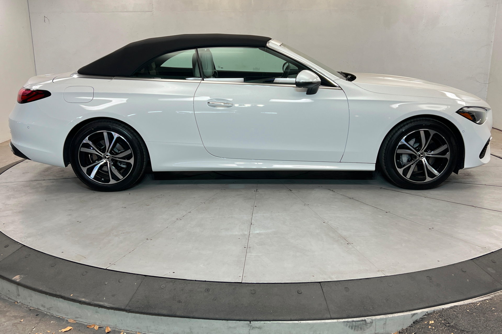 New 2026 Mercedes-Benz CLE 300 4MATIC Cabriolet image 6