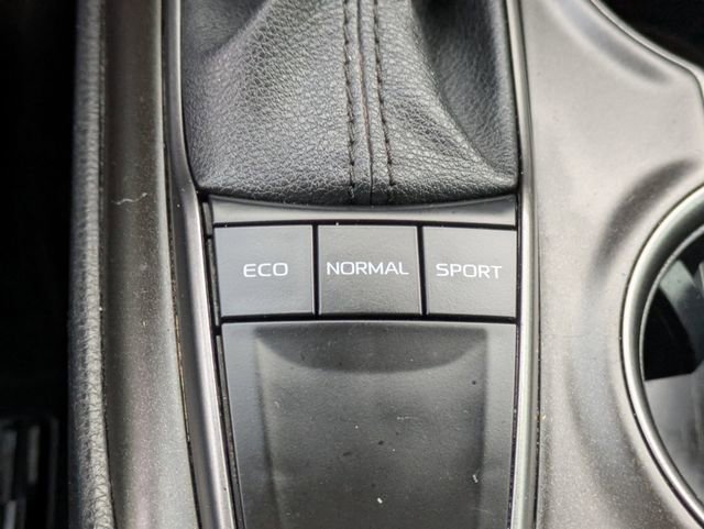 Used 2022 Toyota Camry SE image 16