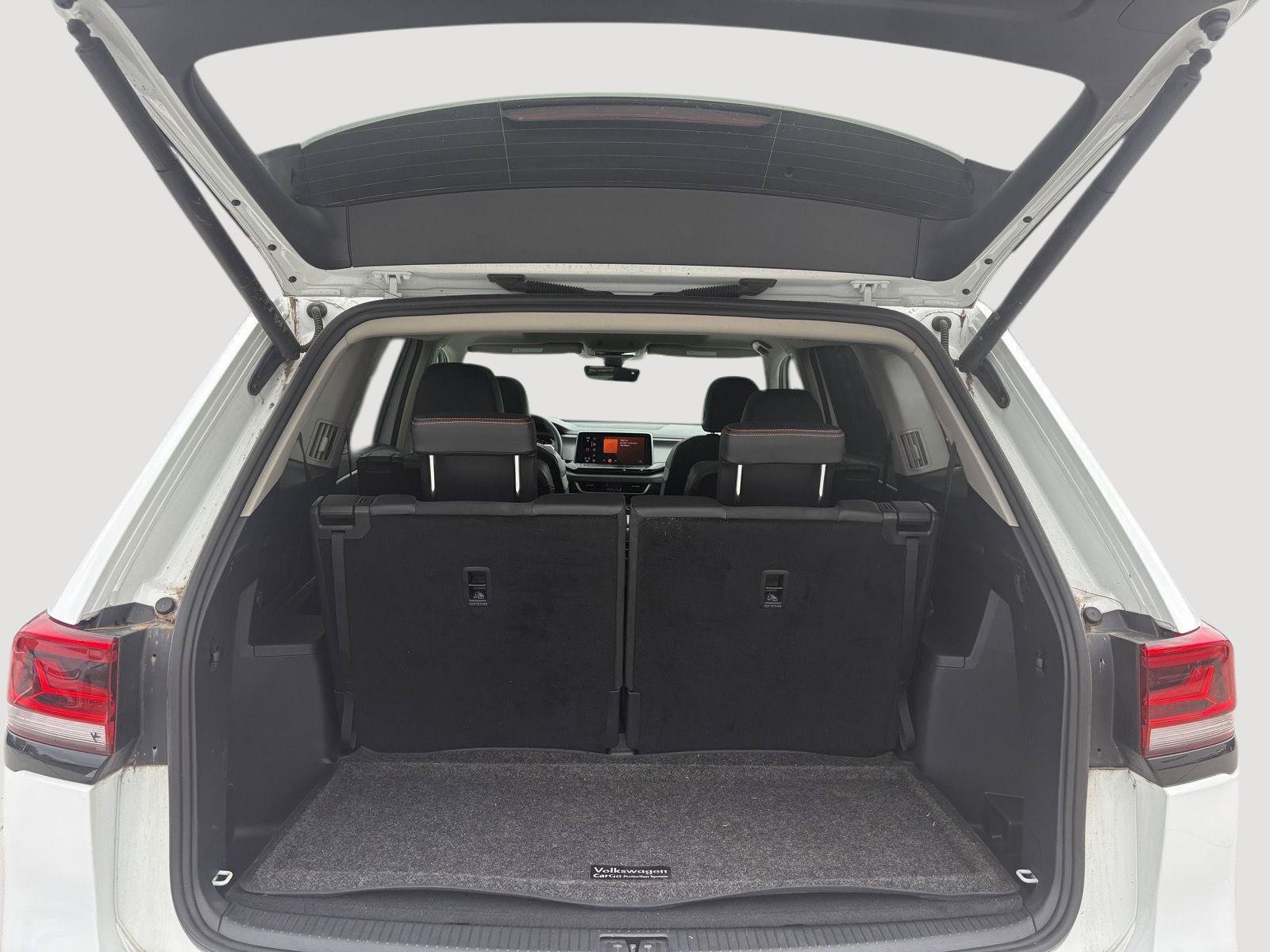 Used 2024 Volkswagen Atlas Peak Edition SE AWD/4WD image 31