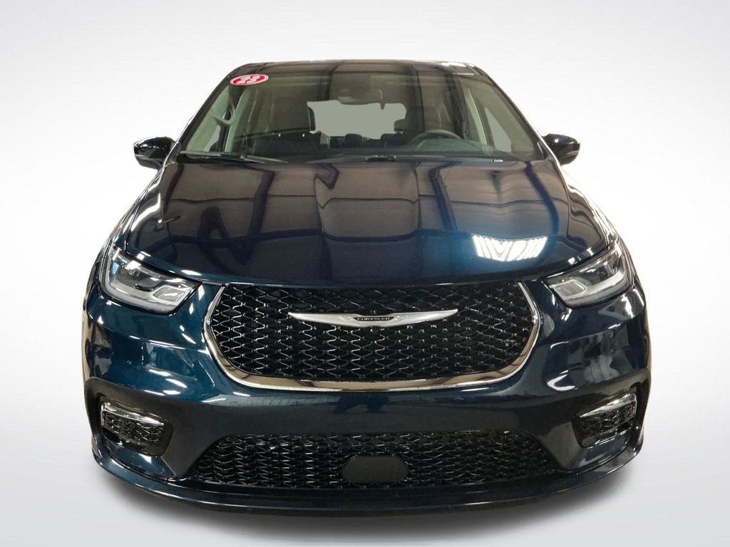 Used 2023 Chrysler Pacifica Touring-L AWD/4WD image 9