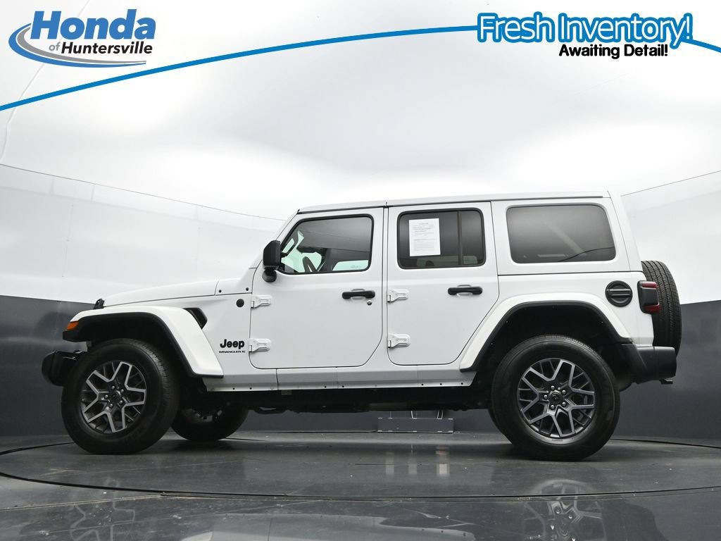 Used 2025 Jeep Wrangler Unlimited Sahara AWD/4WD image 30
