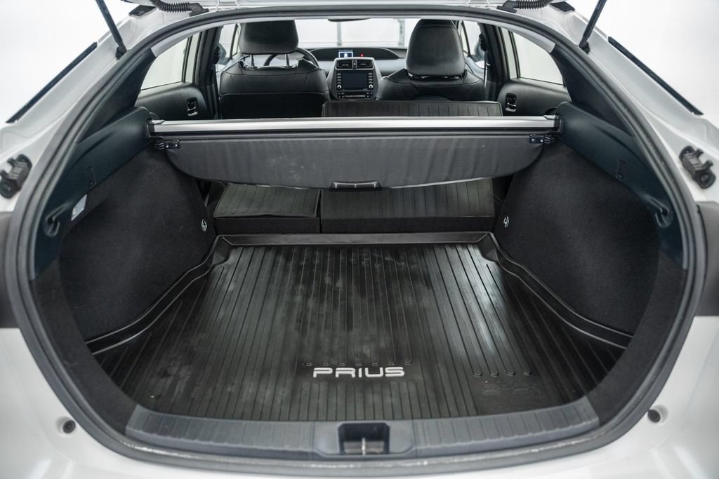 Certified 2021 Toyota Prius FWD image 11