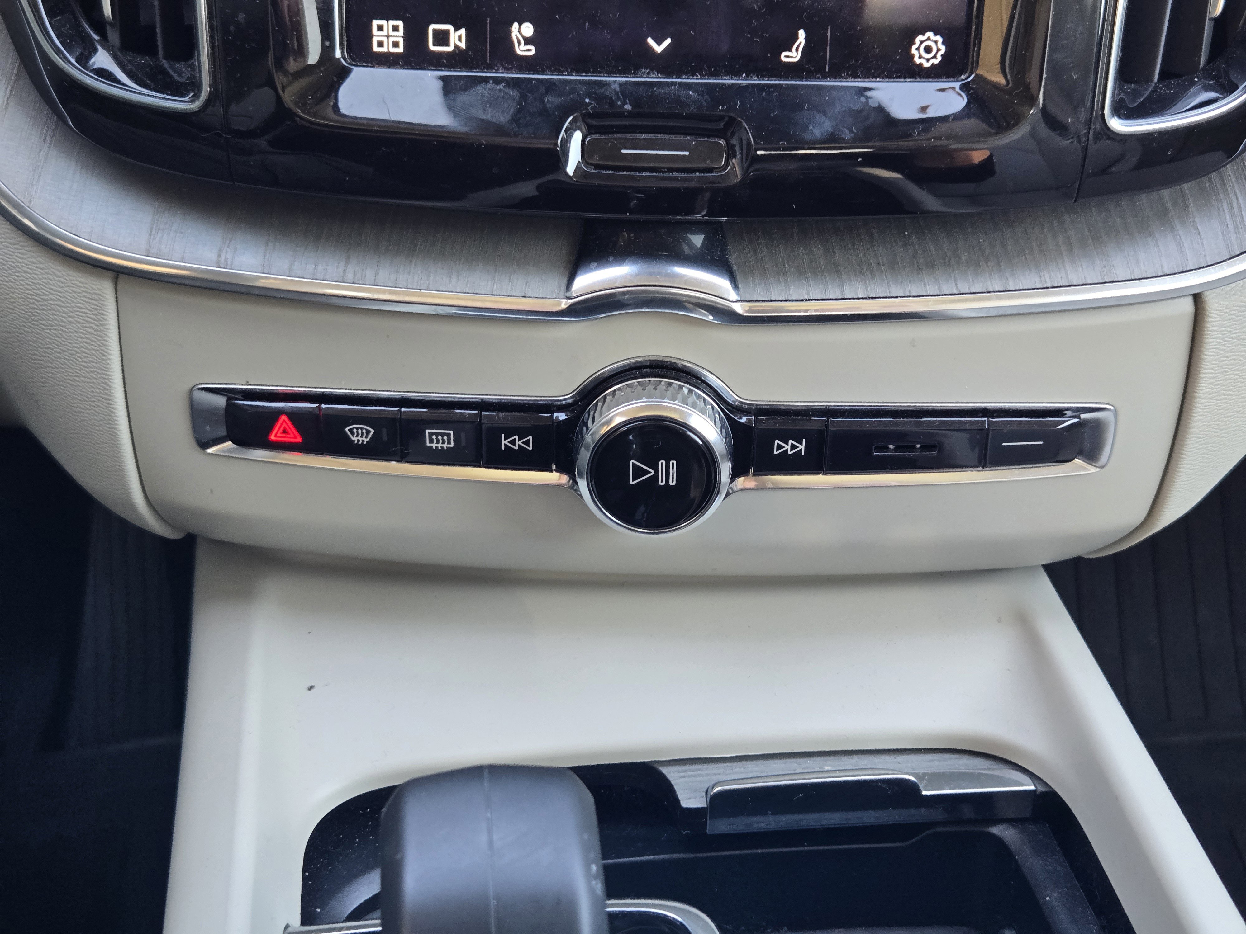 Used 2023 Volvo XC60 B5 Plus w/ Climate Package image 29