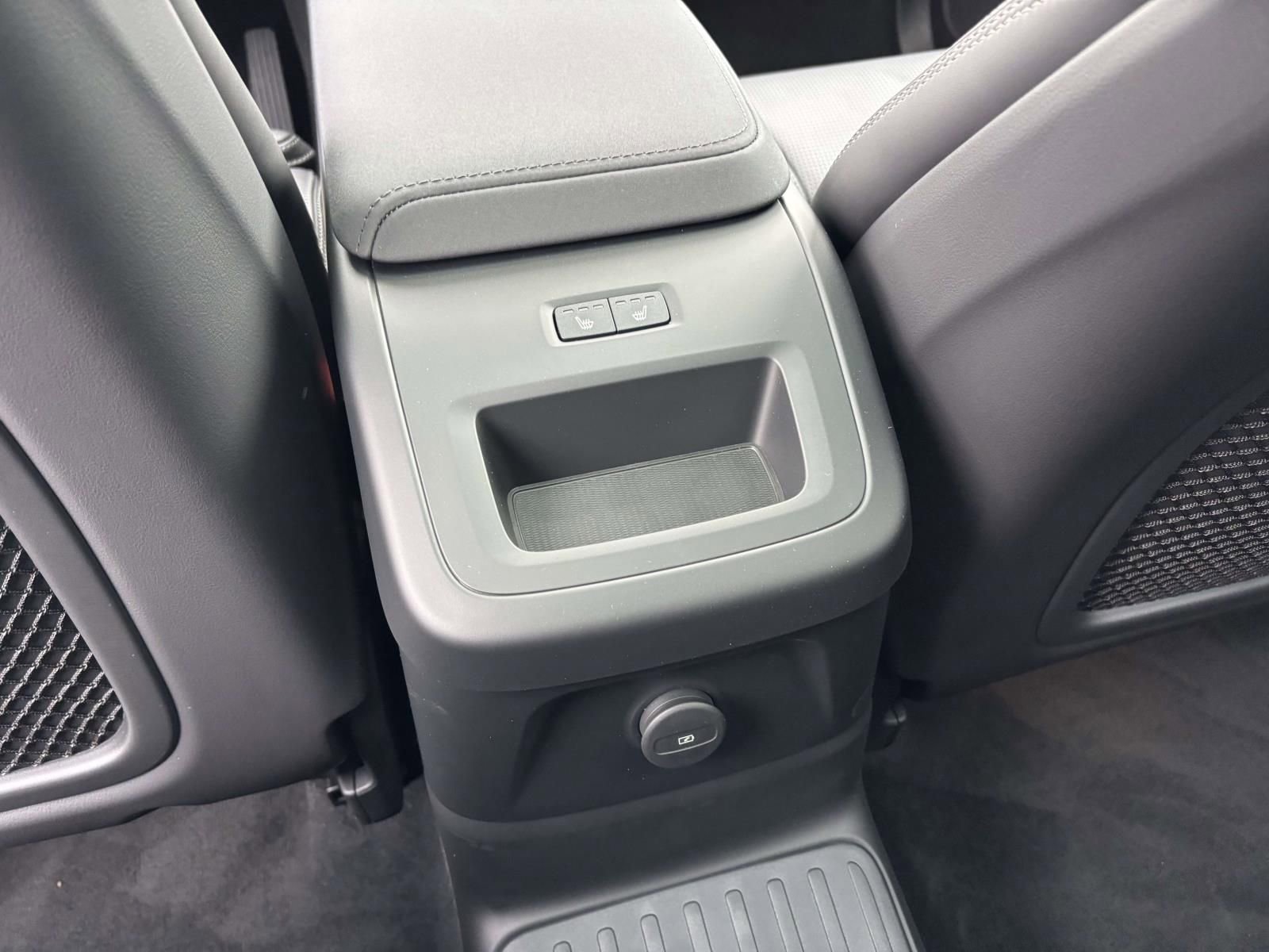 New 2026 Volvo XC60 T8 Ultra w/ Protection Package Premier image 30