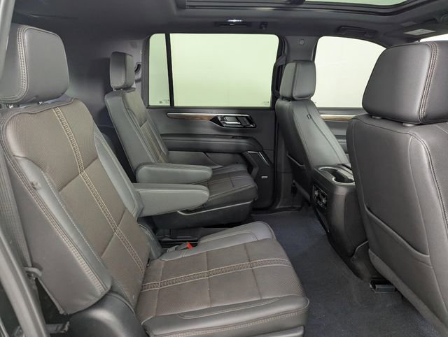 Used 2025 Chevrolet Suburban High Country AWD/4WD image 20